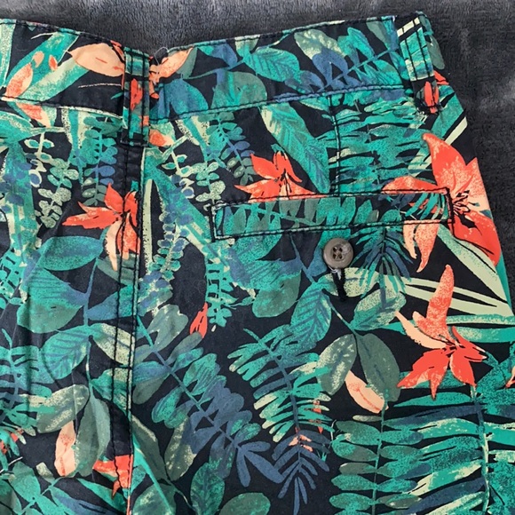 Fun tropical print shorts Old Navy size 6 - Picture 3 of 3